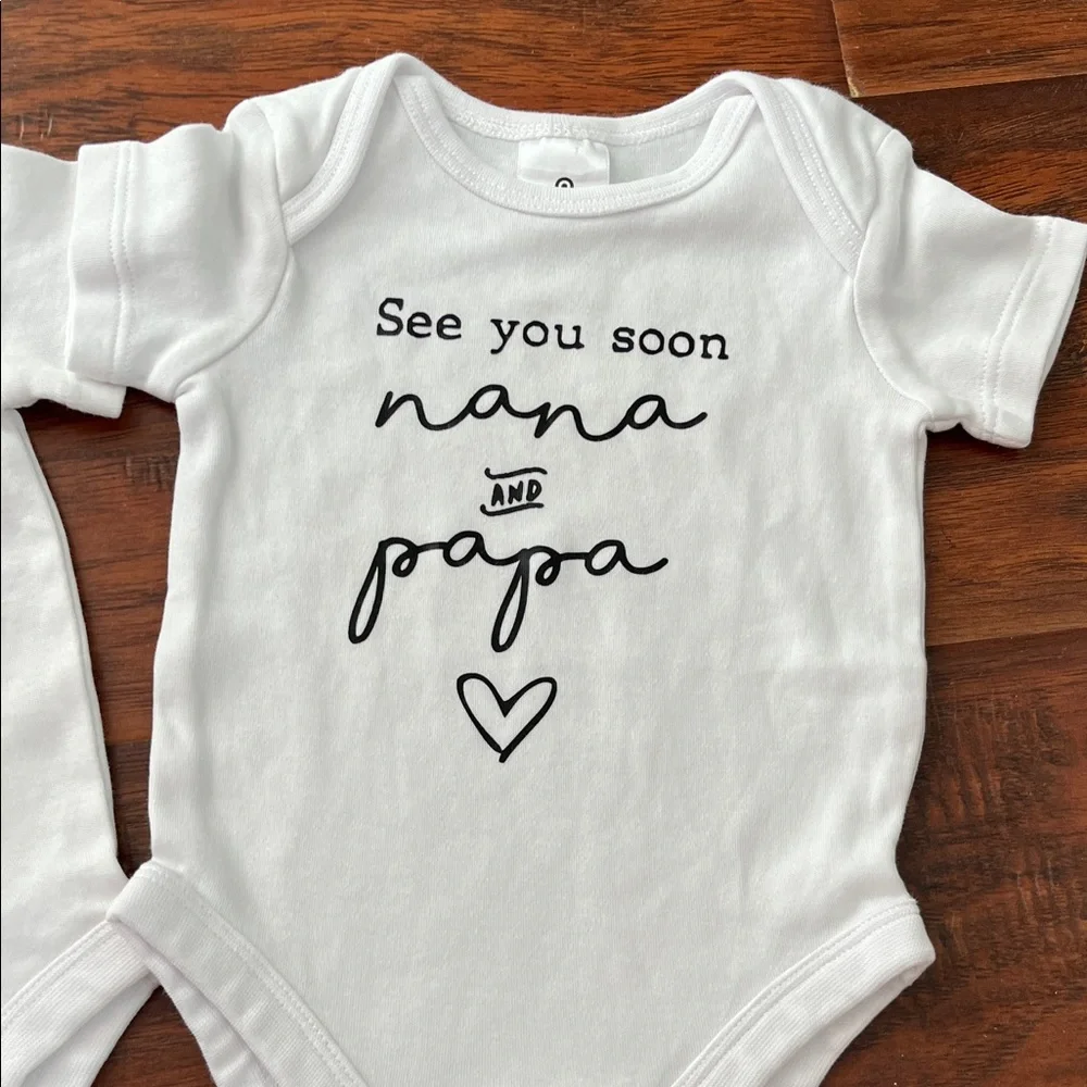 ⭐️⭐️ PICK 5 / $20 (2) Baby White Graphic One Pieces Onesies 0-3M